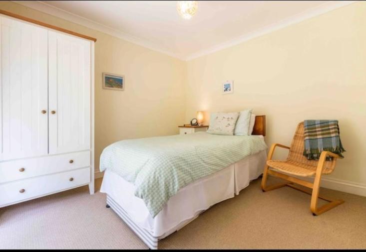 Fantastic Spacious House With Beautiful Panoramic Views Of The Bay Only A Few Minutes Walk From Beach Harbour And Restaurants This House Has 3 Bedrooms 3 Bathrooms And 2 Lovely Sitting Rooms Lyme Regis Exterior foto